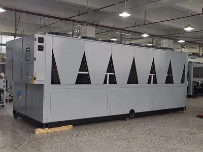 مبرد بالهواء مع ضاغط لولبي