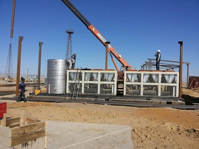 مبرد بالهواء مع ضاغط لولبي