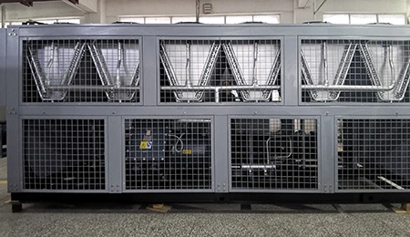 مبرد منخفض الحرارة مُبرَّد بالهواء (مع ضاغط لولبي شبه مغلق)