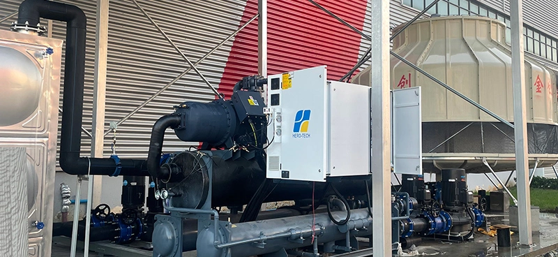 معدات وأنظمة التبريد الصناعية لـ صناعة البلاستيك والمطاط